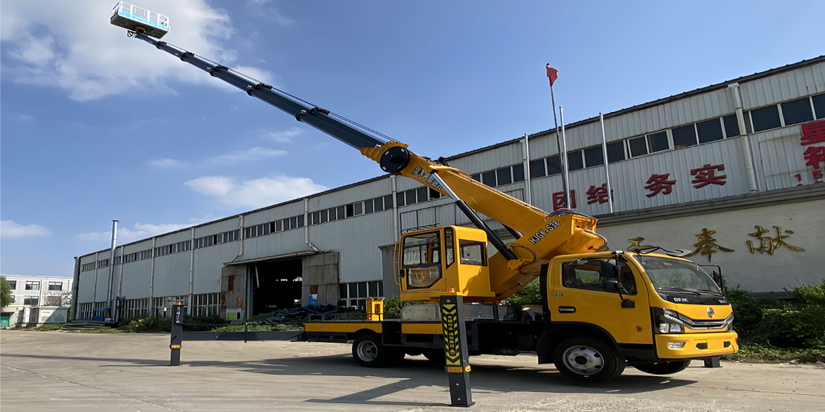 Dongfeng Dolica GK38 Aerial Work Platform Vehicle