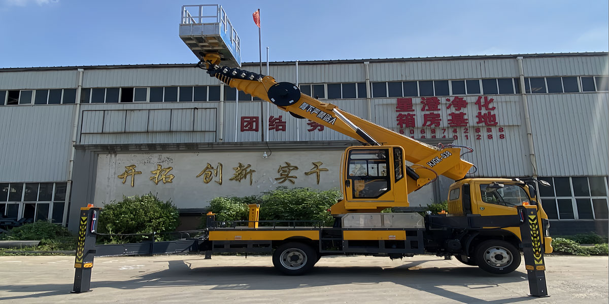 Dongfeng Dolica GK38 Aerial Work Platform Vehicle