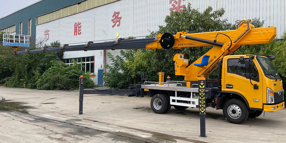 Camión plataforma de trabajo aéreo Sinotruk Howo GK35